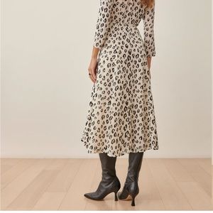 Reformation size 6 comfortable dress worn once